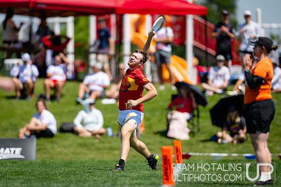 Johnny Bravo vs Truck Stop in semifinals at US International Club Championships