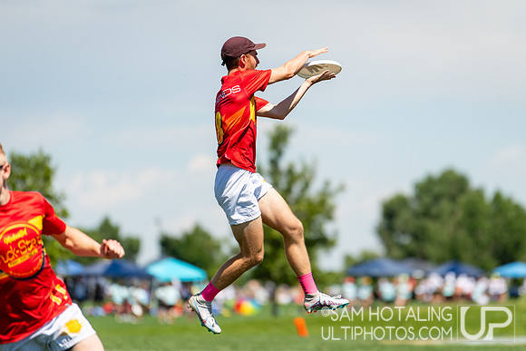 Johnny Bravo vs Truck Stop in semifinals at US International Club Championships