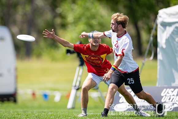 Johnny Bravo vs Truck Stop in semifinals at US International Club Championships