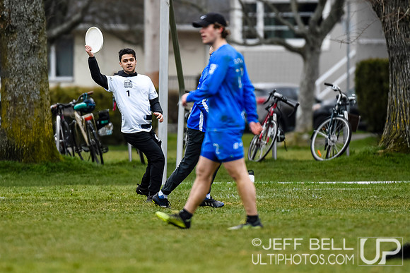 The ninth annual Douglas Bowl featuring UVIC and UBC Women’s and Open Ultimate teams.