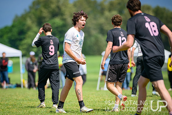 Lewis & Clark Bacchus vs Whitman Sweets in quarterfinals at USAU D-III College Championships