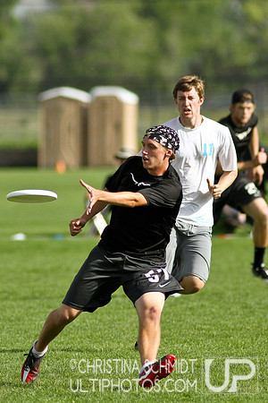 2012 USAU D-I College Championships Saturday Pre-Qtrs Action