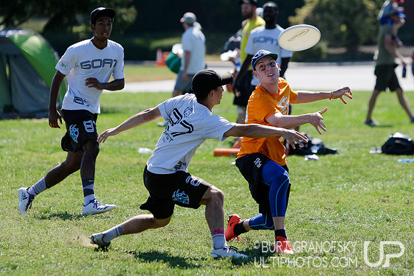 Sunday Action -- 2017 USAU Northeast Regionals