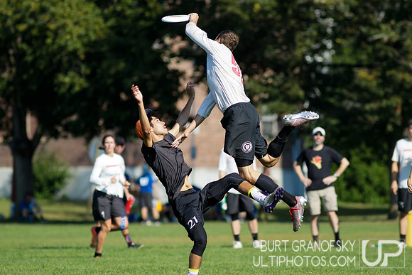 Sunday Action -- 2017 USAU Northeast Regionals