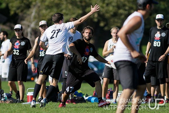 Sunday Action -- 2017 USAU Northeast Regionals