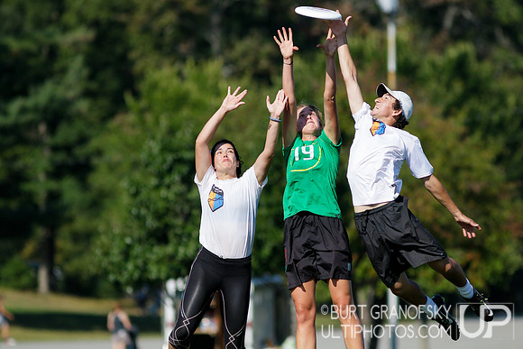 Sunday Action -- 2017 USAU Northeast Regionals