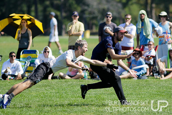 Sunday Action -- 2017 USAU Northeast Regionals
