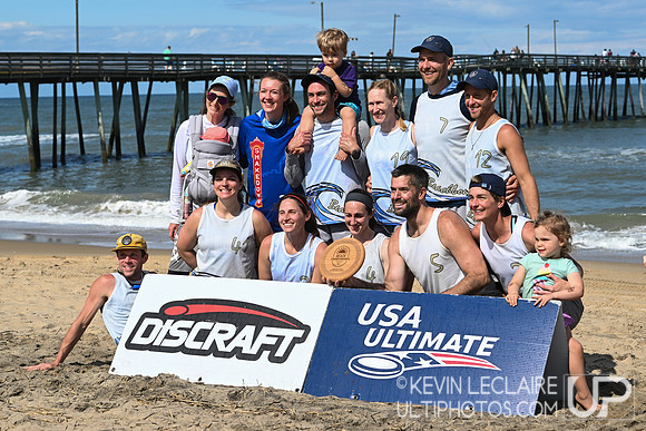Beachwreck Masters Mixed Team Spirit Winners Team Photo - 2024 B