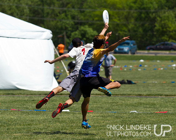 2014 USAU D-I College Champs Friday Action