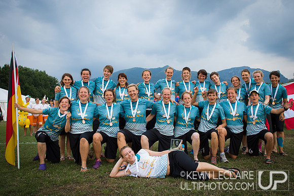 GOLDEN GIRLS Team Photo (Women's Masters Bronze Medalists)