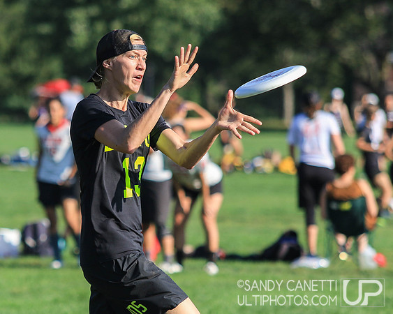 Sunday Action - 2017 USAU Northeast Regionals