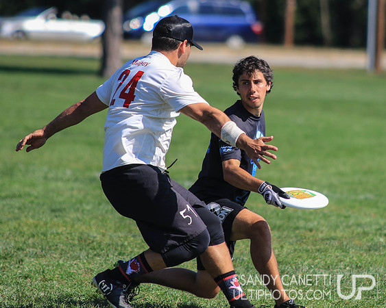 Sunday Action - 2017 USAU Northeast Regionals