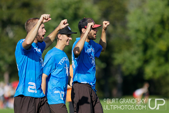 Sunday Action -- 2017 USAU Northeast Regionals