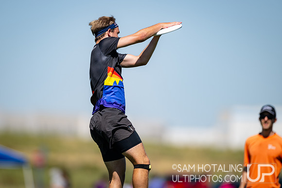 Crossover round play at US International Club Championships
