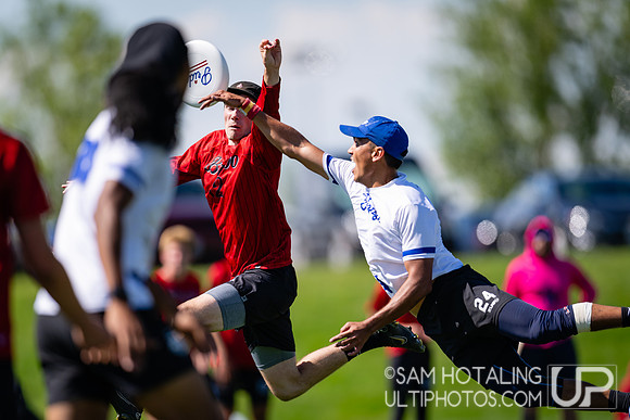 Crossover round play at US International Club Championships