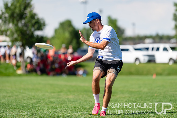Crossover round play at US International Club Championships