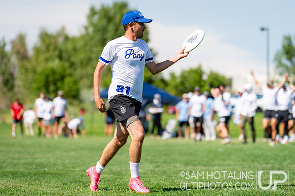 Crossover round play at US International Club Championships