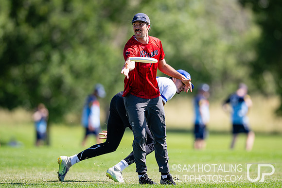 Crossover round play at US International Club Championships