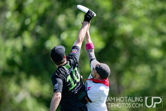 Crossover round play at US International Club Championships