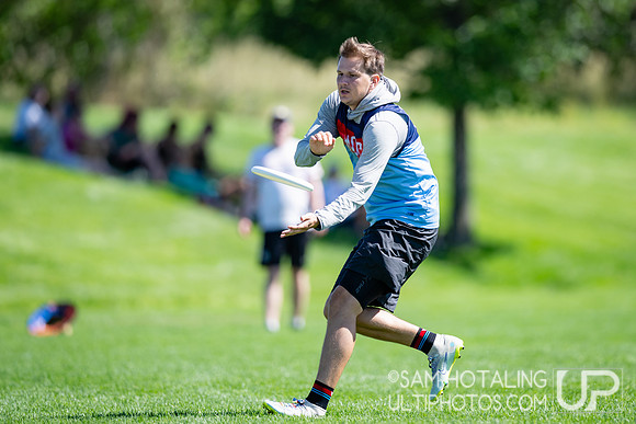 Crossover round play at US International Club Championships