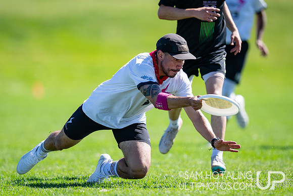 Crossover round play at US International Club Championships