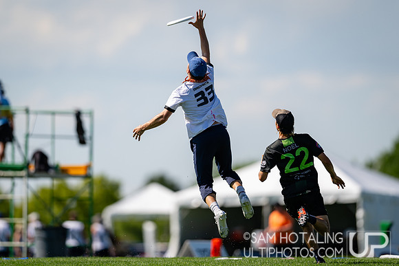 Crossover round play at US International Club Championships