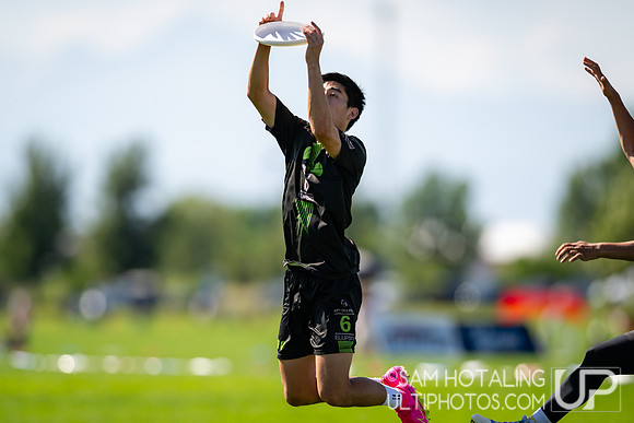 Crossover round play at US International Club Championships