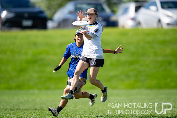 Crossover round play at US International Club Championships