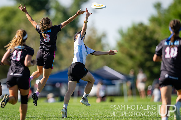 Crossover round play at US International Club Championships