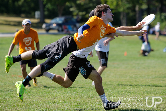 Sunday Action -- 2017 USAU Northeast Regionals
