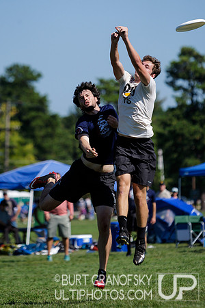 Sunday Action -- 2017 USAU Northeast Regionals