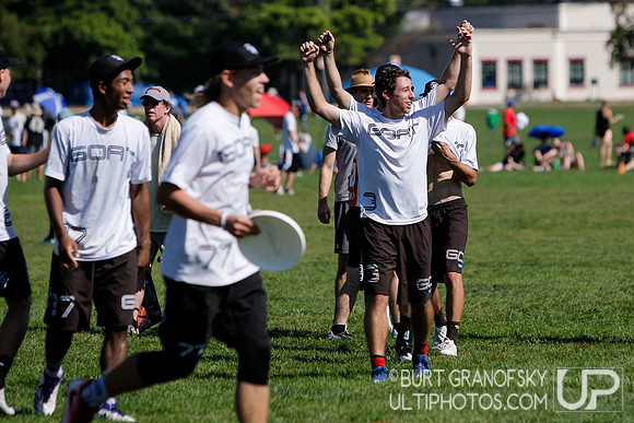 Sunday Action -- 2017 USAU Northeast Regionals