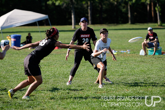 Sunday Action -- 2017 USAU Northeast Regionals