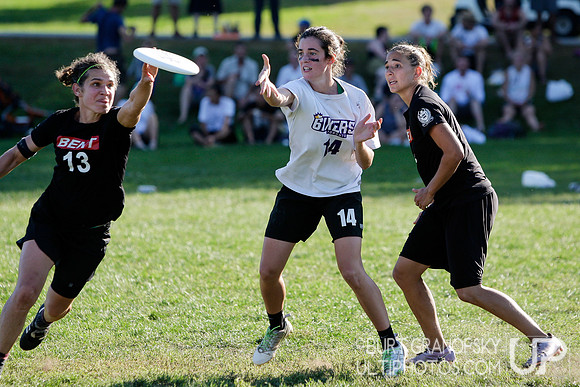 Sunday Action -- 2017 USAU Northeast Regionals