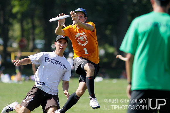 Sunday Action -- 2017 USAU Northeast Regionals