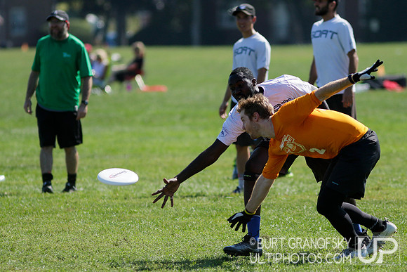 Sunday Action -- 2017 USAU Northeast Regionals