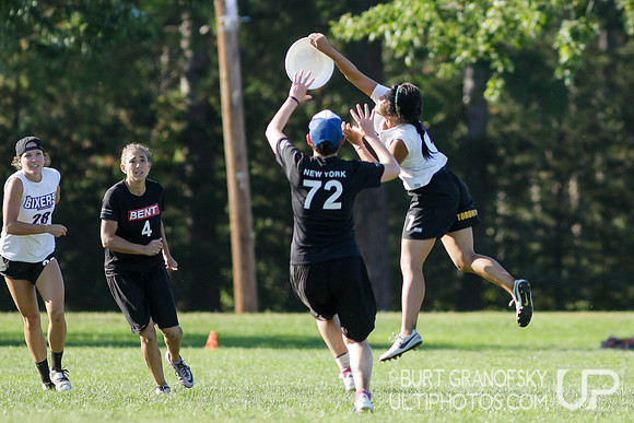 Sunday Action -- 2017 USAU Northeast Regionals