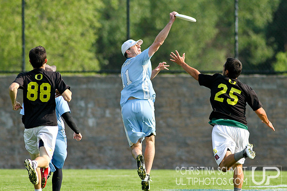 2012 USAU D-I College Championships Saturday Round 1 Action