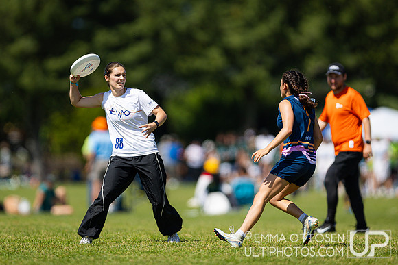 Saturday full coverage from USAU D-I College Championships, Tufts vs Santa Barbara