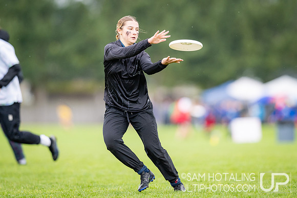 Bracket play on Sunday at DiscNW Spring Reign