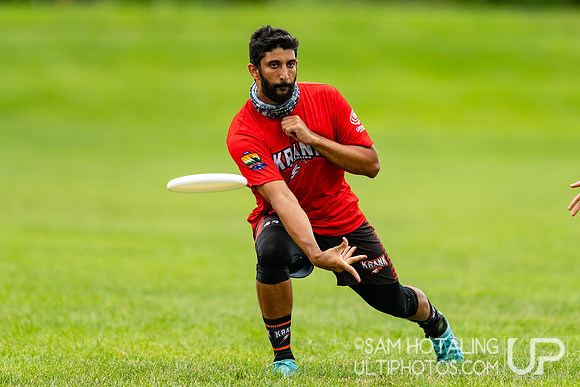 Alligators Masi vs Wollongong Krank in pool play at World Ultimate Club Championships
