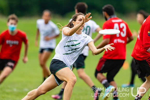 Alligators Masi vs Wollongong Krank in pool play at World Ultimate Club Championships