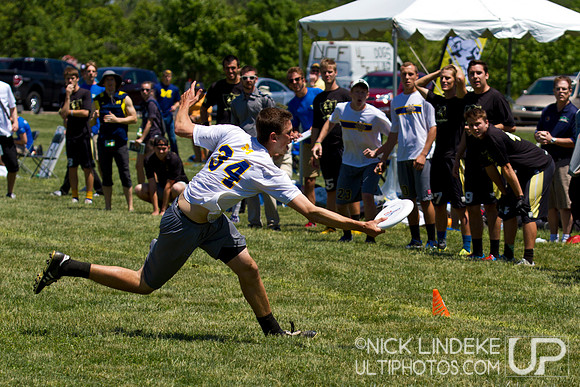2014 USAU D-I College Champs Friday Action