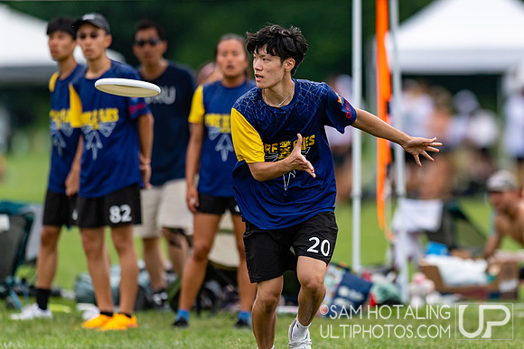 Fireflies vs Reading Ultimate in pool play at World Ultimate Club Championships
