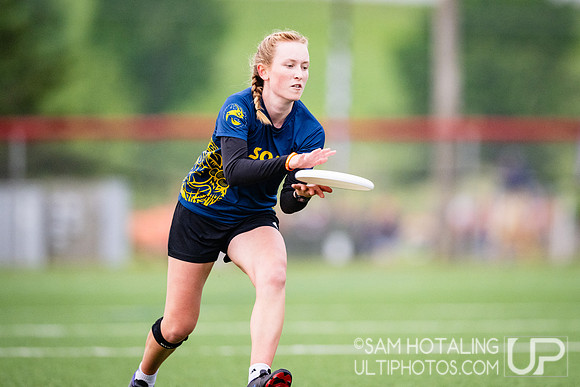 Women’s pool play at USAU DI College Championships