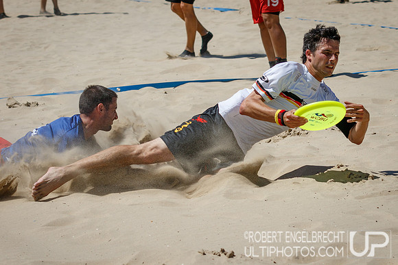 WFDF 2017 World Championships of Beach Ultimate © 2017 Robert E