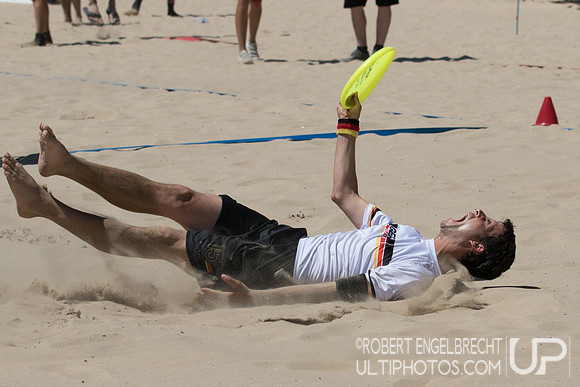 WFDF 2017 World Championships of Beach Ultimate © 2017 Robert E