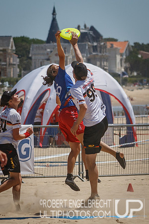 WFDF 2017 World Championships of Beach Ultimate © 2017 Robert E