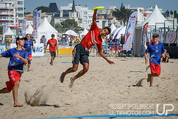 WFDF 2017 World Championships of Beach Ultimate © 2017 Robert E