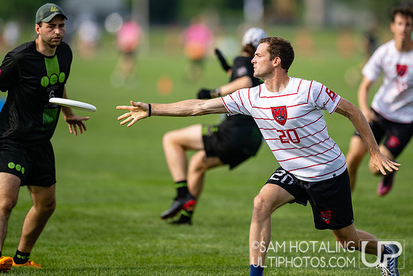 Clapham Ultimate vs Melbourne Ellipsis in pool play at World Ultimate Club Championships
